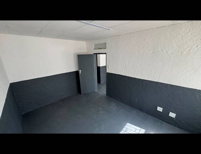 377M² WAREHOUSE TO LET IN WYNBERG